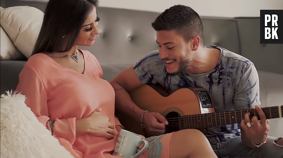 Em clipe, Arthur Aguiar anuncia que Mayra Cardi está grávida!