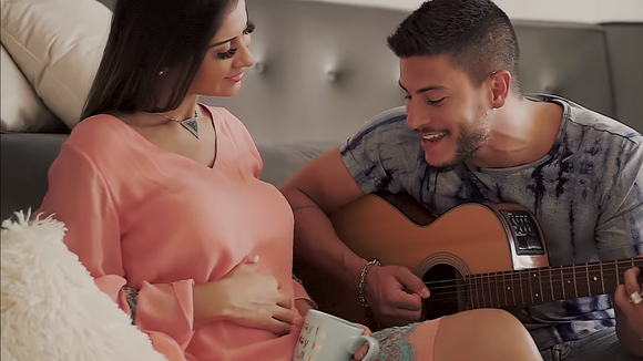 Arthur Aguiar vai ser pai! Mayra Cardi está grávida do primeiro filho do casal