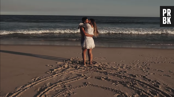 Arthur Aguiar e Mayra Cardi se beijam e anunciam gravidez no clipe "Maior Presente Que Deus Me Deu"