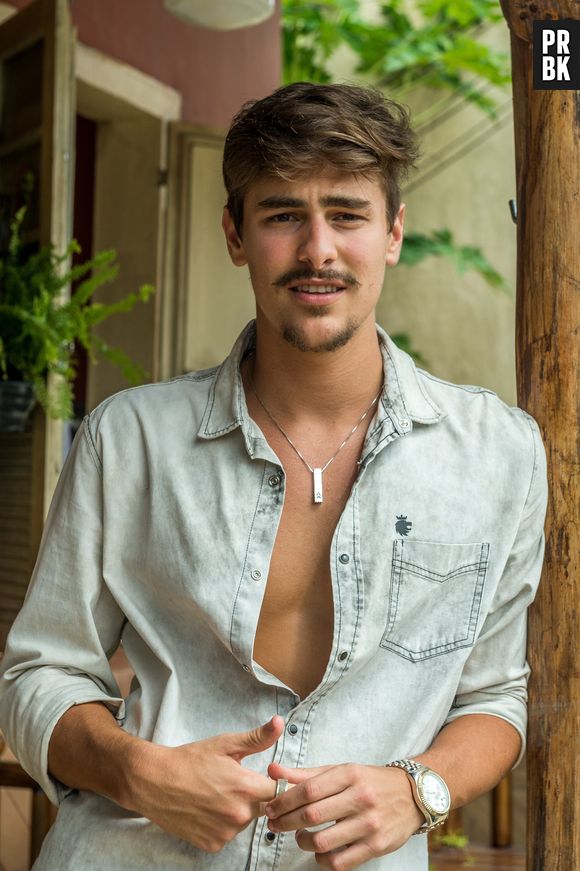 No ar em "O Outro Lado do Paraíso", Bruno Montaleone também está confirmado em "O Tempo Não Para", substituta de "Deus Salve o Rei" na Globo