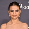 Selena Gomez sempre aposta em um olho mais puxado, mesmo que não use delineado