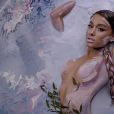 Ariana Grande em "God Is a Woman": 15 imagens do clipe para você usar de capa no Facebook