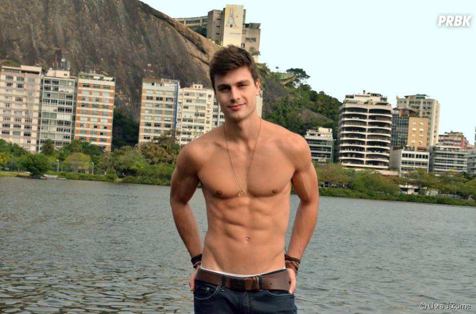 Paulo Dalagnoli o Lírio de Malhação posou super sensual para ensaio exclusivo do Purebreak