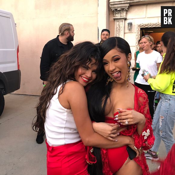 Saiba o que podemos esperar da parceria entre Selena Gomez e Cardi B em "Taki Taki"