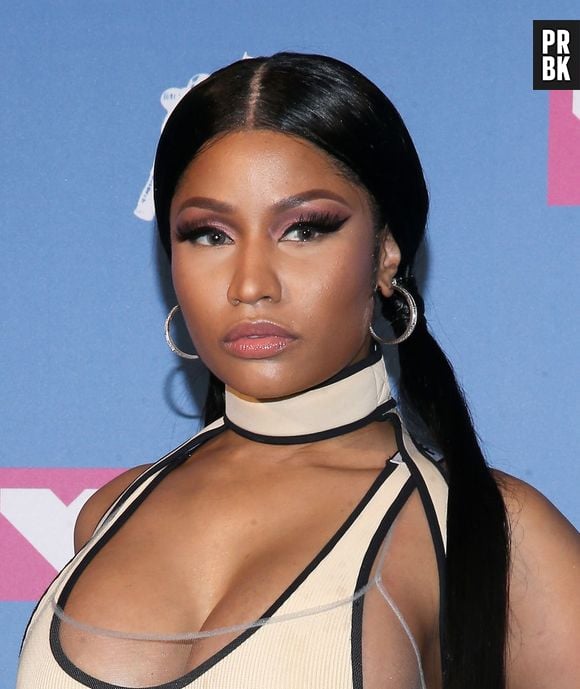 Nicki Minaj fica com os seios à mostra durante show no festival Made In America