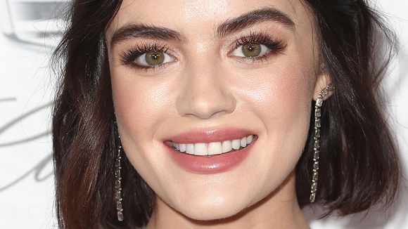Lucy Hale diz que reunião de "Pretty Little Liars" pode acontecer e a gente não tá sabendo lidar