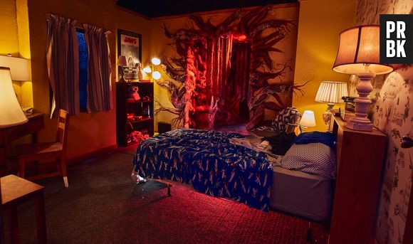 Atores de "Stranger Things", Gaten Matarazzo, Caleb McLaughlin, Sadie Sink e Priah Ferguson ficam cara a cara com o Demogorgon no Halloween Horror Nights