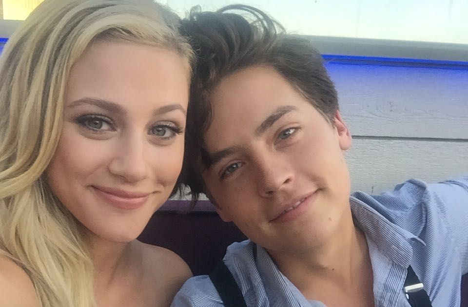 Lili Reinhart revela que Cole Sprouse era irritante quando se