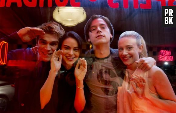 De "Riverdale", Lili Reinhart revela o que não gostou em Cole Sprouse quando o conheceu e depois elogia o namorado