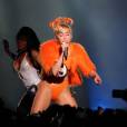 Com v&aacute;rias trocas de roupas, Miley Cyrus fez show no Rio de Janeiro 