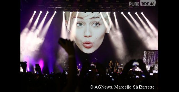Telão atrás do palco do show de Miley Cyrus no Rio de Janeiro