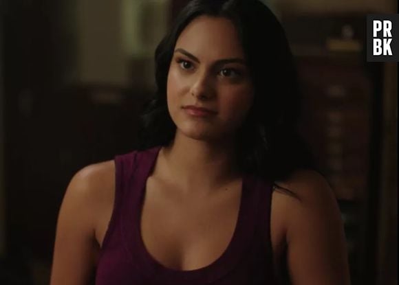 Em "Riverdale": Veronica (Camila Mendes) tenta provar a inocência de Archie (KJ Apa)