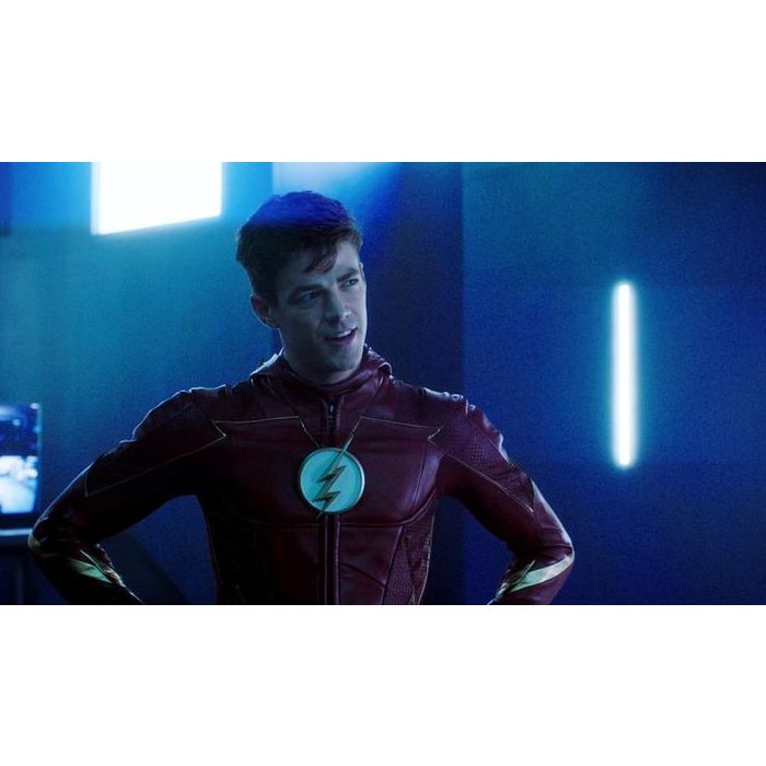 Crossover novo? Jensen Ackles aparece no set de &quot;Arrow&quot; e &quot;The Flash&quot; e a gente não está sabendo lidar