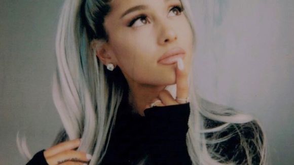 Vem, nova era! Ariana Grande divulga tracklist do próximo álbum e estamos SEDENTOS