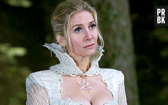 Elizabeth Mitchell avalia sua participação em "Once Upon a Time", como a misteriosa Rainha do Gelo