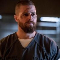 Um caçador de vigilantes está a solta em "Arrow" e Oliver tenta combatê-lo!