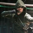 Em "Arrow", Oliver (Stephen Amell) e seu grupo são obrigados a combater caçador de vigilantes