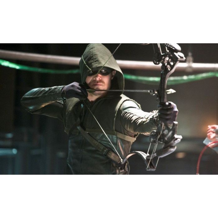 Em &quot;Arrow&quot;, Oliver (Stephen Amell) e seu grupo são obrigados a combater caçador de vigilantes