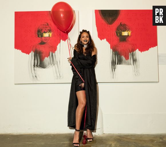 Rihanna - e os fãs - estão muito felizes com os três anos do álbum "Anti"