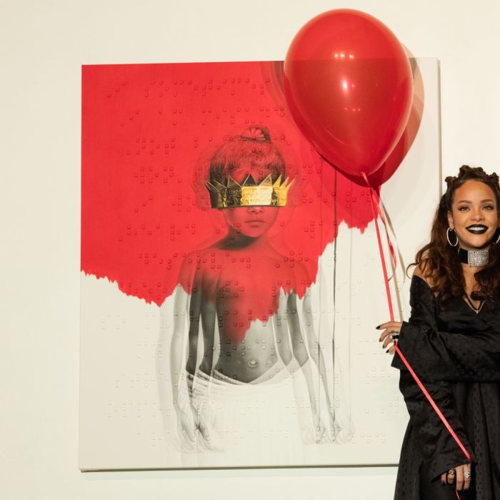 Rihanna - e os fãs - estão muito felizes com os três anos do álbum &quot;Anti&quot;