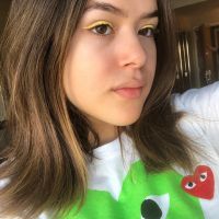 A Maisa mostra como o delineador colorido combina com todos os eventos - inclusive o Carnaval!