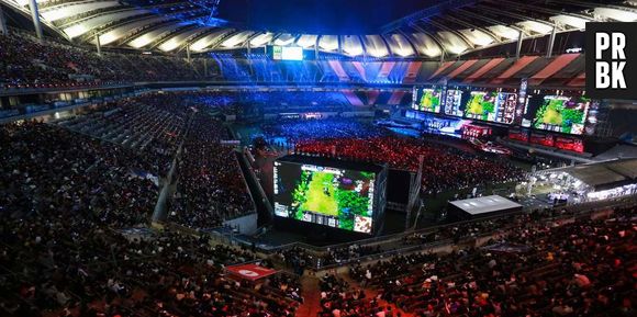 Seoul World Cup Stadium com mais de 40 mil pessoas para assistir o Mundial de "League Of Legends"