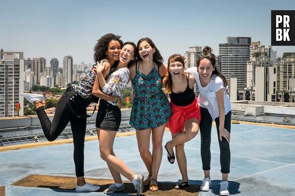 Daphne Bozaski, Giovanna Grigio, Ana Hikari, Manoela Aliperti, Gabriela Medvedovski e Isabella Scherer, de "Malhação - Viva a Diferença", se reunem e fazem alegria dos fãs