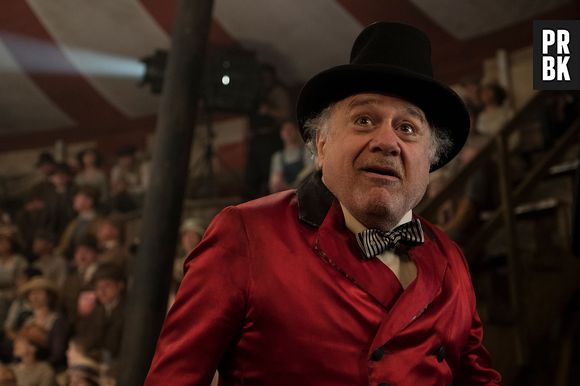 Danny DeVito interpreta um dono de circo em "Dumbo"