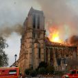 Grave incêndio acaba com Catedral de Notre-Dame nesta segunda-feira (15)