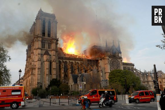 Grave incêndio acaba com Catedral de Notre-Dame nesta segunda-feira (15)