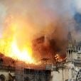 Incêndio destrói Catedral de Notre-Dame, em Paris, nesta segunda-feira (15)