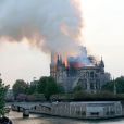Assim como Museu Nacional, Catedral de Notre-Dame sofre incêndio nesta segunda-feira (15), em Paris