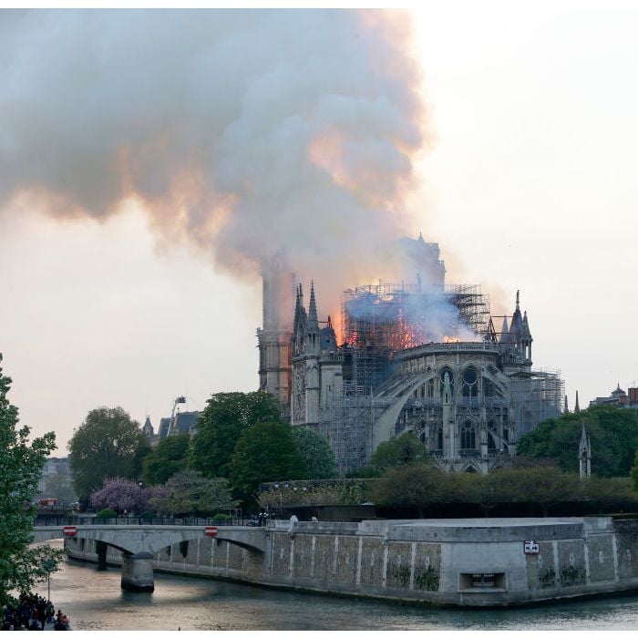 Assim como Museu Nacional, Catedral de Notre-Dame sofre incêndio nesta segunda-feira (15), em Paris