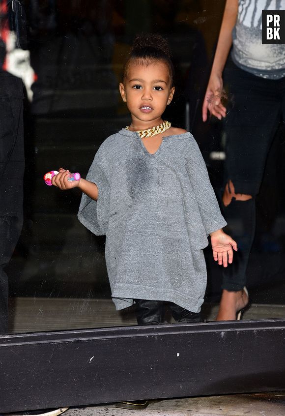 Olha esse estilo da North West, gente!