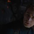 "Vingadore: Ultimato" mostra Capitão América (Chris Evans) passando o escudo para Sam, o Falcão, e se aposentando