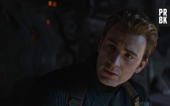 "Vingadore: Ultimato" mostra Capitão América (Chris Evans) passando o escudo para Sam, o Falcão, e se aposentando