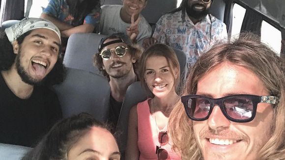 Grupo da Gaiola faz viagem para Arraial do Cabo e estamos empolgados com essa animação na van