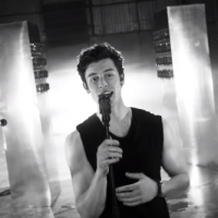 Shawn Mendes faz de tudo para ter o amor da @ em "If I Can't Have You"!