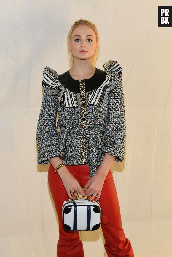 Sophie Turner atribui Depressão à vida exposta: "Seria uma pessoa muito mais sã se eu não tivesse minha vida documentada desde os 13 anos"