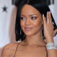 Rihanna afirmou que o primeiro single de seu novo álbum será algo poderoso e parecido com antigos hits
