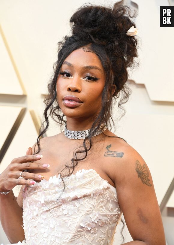 SZA disse que foi revistada ao tentar comprar produtos de beleza da Rihanna