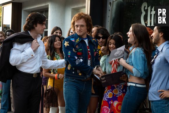 "Rocketman" não suaviza os problemas com drogas e sexo de Elton John no decorrer de sua carreira