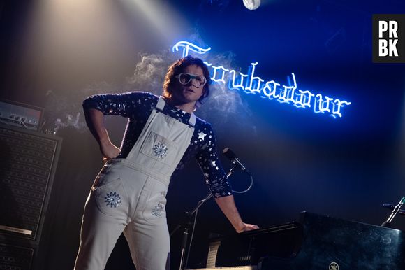"Rocketman" mostra a história da vida de Elton John (Taron Egerton) de uma forma muito subjetiva e psicodélica