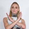 Sophie Turner diz que tentou se aproximar de Matthew Perry, mas não conseguiu