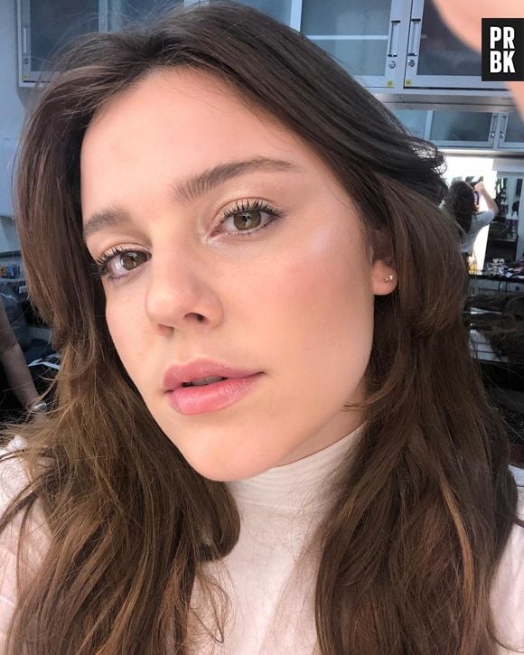 Alice Wegmann é um exemplo de aceitação do próprio corpo