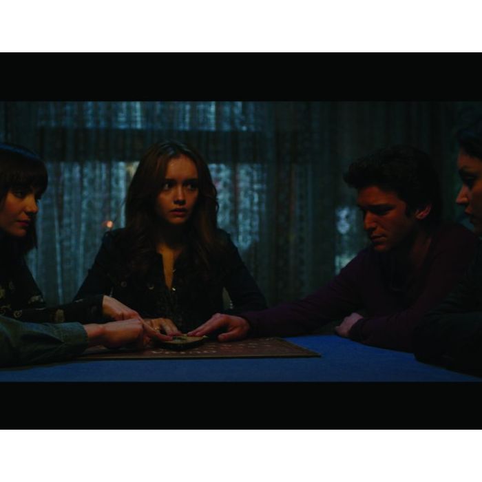 O filme gira em torno de uma adolescente que usa um jogo para se comunicar com os espíritos