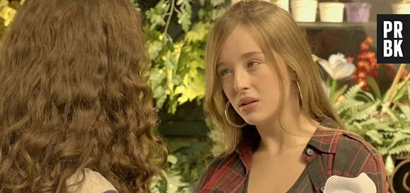 De "Malhação": Mari (Duda Reis) tentará convencer Rita (Alanis Guillen) a adotar seu filho