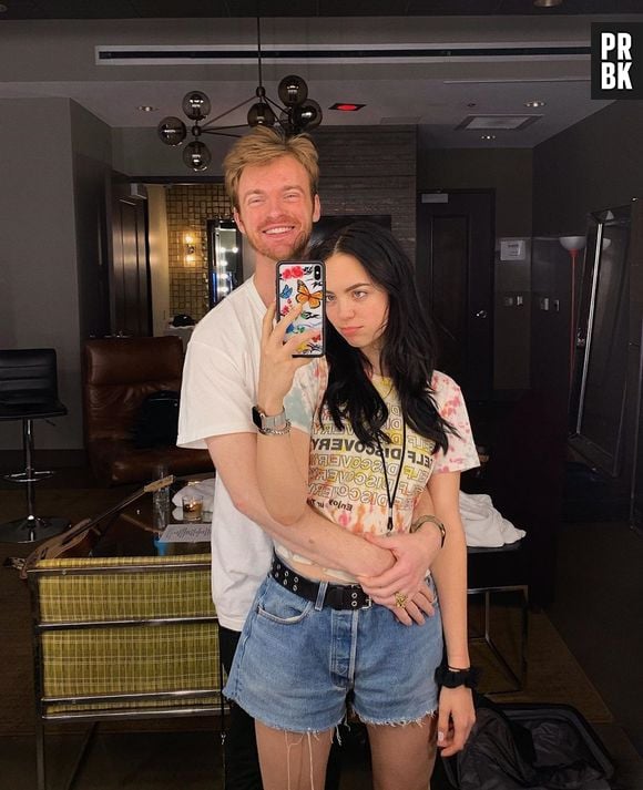 Estão achando que a namorada de Finneas O'Connel, irmão da Billie Eilish, é parecida com ela