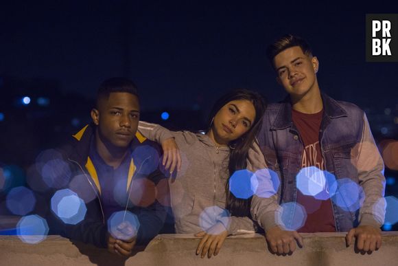Você vai se apaixonar pela história de Nando (Christian Malheiros), Doni (MC Jottapê) e Rita (Bruna Mascarenhas) em "Sintonia"
