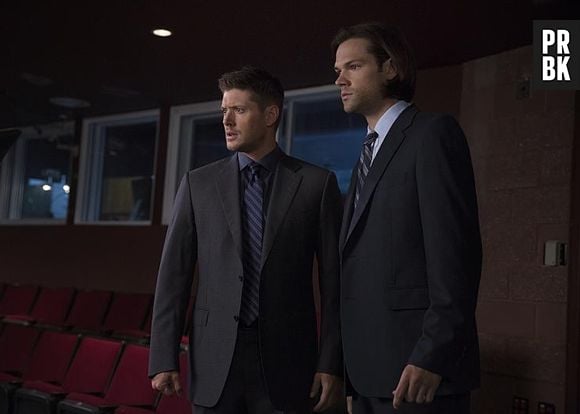 Dean (Jensen Ackles) e Sam (Jared Padalecki) ficam chocados com a peça de teatro em "Supernatural"